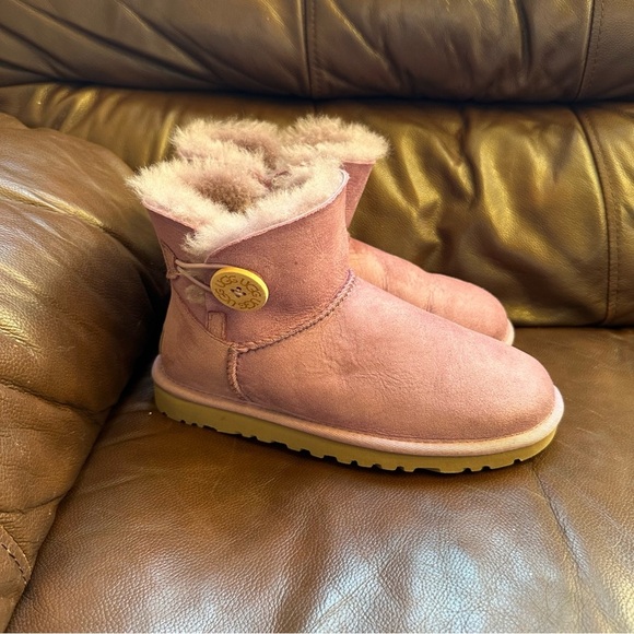 UGG light purple boots - Picture 2 of 8
